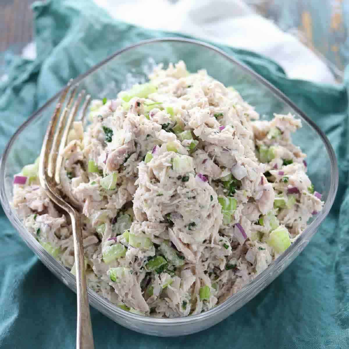 Fresh chicken salad mixed with mayonnaise dressing.