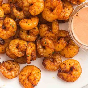 Golden shrimp served with creamy dipping sauce.